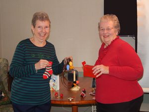 Cornwall Manor Residents and Horizons Unlimited volunteers Carol Hockenbury and Joan Poehlmann